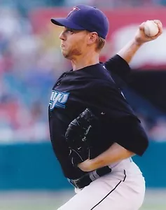 ROY HALLADAY TORONTO BLUE JAYS COLOR ACTION 8x10 - Picture 1 of 1