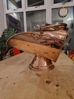 LARGE VICTORIAN COPPER Coal Scuttle HELMET SHAPED - Image 1 of 4