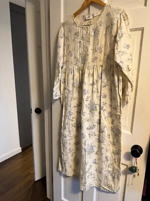 Nightgown  Laura Ashley Flannel 100% Cotton  Long Sleeve  Maxi White Roses small - Image 1 of 4