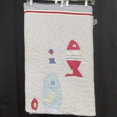 Детское постельное белье Pottery Barn Conor Fish - стеганое одеяло, мобильная, акцентная подушка - Изображение 1 из 4