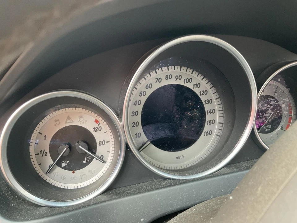 Velocímetro 204 tipo C250 tracción trasera MPH paquete deportivo compatible con 13 MERCEDES CLASE C 4954792 Foto 1 de 1