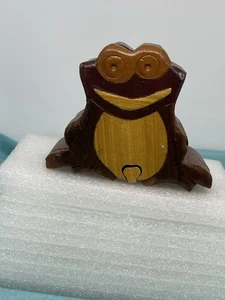 Scatola puzzle rana vintage fatta a mano foderata in feltro 4pz legno piccolo - Foto 1 di 6