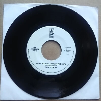 BILLY DEAN Trying To Hide A Fire In The Dark 45 7" COUNTRY Vinyl Record Records Foto 1 de 2