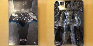 Hot Toys MMS349 Batman V Superman DAWN OF JUSTICE ARMORED BATMAN Used Rare Japan - Picture 1 of 3