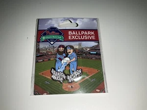 PHILLIES 2024 Bryson Stott-Brandon Marsh "DUMPING WATER ON PLAYER" PIN SGA - Foto 1 di 2