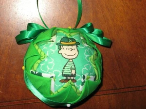 Peanuts, Charlie Brown/Linus 3 Zoll Stoff runder Ball Ornament, St Patricks Day - Bild 1 von 4