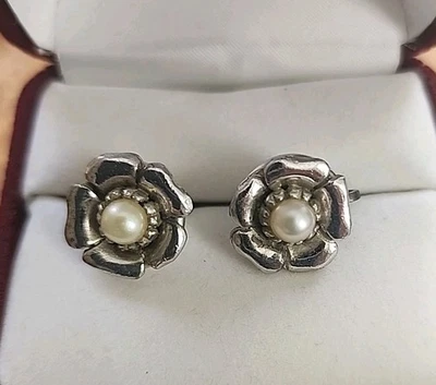 Brincos de pérola de água doce cultivada e prata esterlina parafuso traseiro vintage floral - Imagem 1 de 4