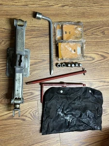 1979-1983 Nissan Datsun 280ZX Emergency Spare Tire Jack Tools Kit Set 10571966 - Picture 1 of 16