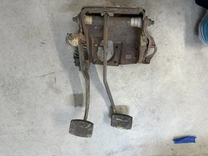 92-96 FORD BRONCO Or Truck Clutch & Brake PEDAL ASSEMBLY OEM 1992-1996 - Picture 1 of 4