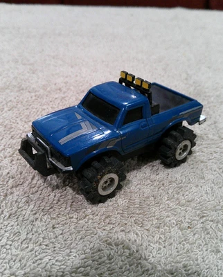 Camión Schaper Stomper Toyota SR5 4x4 P/U años 80 azul funciona en muy buena condición Foto 1 de 4