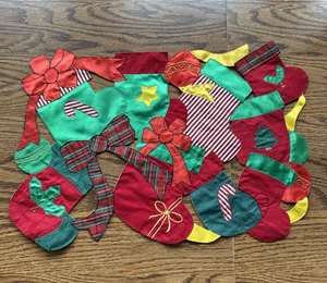 Vintage Orem Christmas Patchwork Mixed Fabric Placemats Set of 8 (18" x 13") - Picture 1 of 16