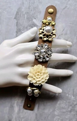 Brazalete Brazalete Cuero Saqueo Estrás Lucita Flores De Colección Repro. Boho Chic Foto 1 de 4