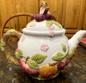 HTF Portmeirion Pomona Fruit Harvest Baby Bird Perched on Top Rare, Floral Sides - Picture 1 of 12