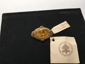 NEW! VATICAN LIBRARY COLLECTION GOLD PLATED RUBY RHINESTONE JESUS CHRIST BROOCH - Picture 1 of 4