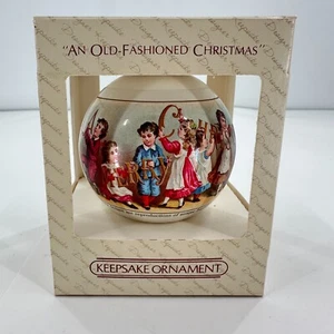 1982 Hallmark un adorno de recuerdo de diseñador de vidrio navideño antiguo - Imagen 1 de 16