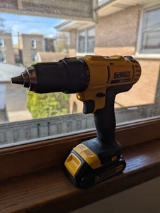 DEWALT DCD771 20V MAX Li-Ion 1/2 in. Drill Driver Kit Charger & 20v Battery - Picture 1 of 9