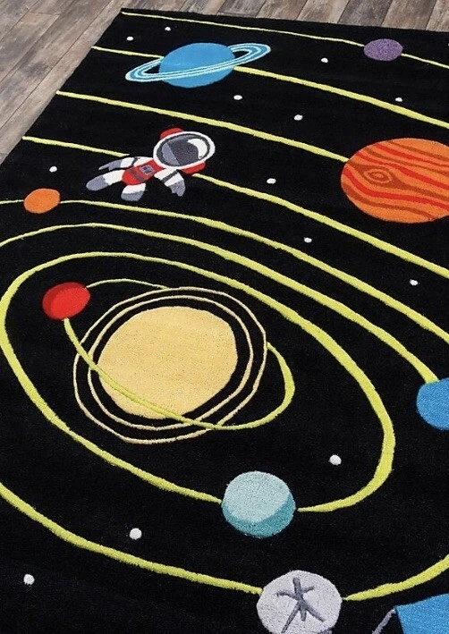 Alfombra de área Momento Lil Mo Whimsy Collections 5’ x 7’ temática infantil. Mano acolchada. Foto 1 de 4