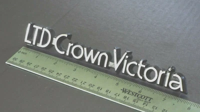 Original 1988-1989-1990-1991 Ford LTD Crown Victoria Vela Panel Emblema-Insignia Foto 1 de 3