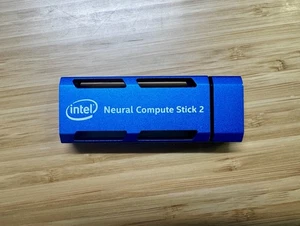 Intel Neural Compute Stick 2 NCSM2485.DK USB Deep Learning Accelerator - Zdjęcie 1 z 2