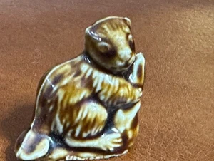 Beaver Whimsies English Wade Figurine Miniature Porcelain Solid Vintage - Picture 1 of 7