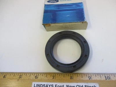 FORD 1972/1975 COURIER CRANKSHAFT "OIL SEAL" ASSEMBLY D27Z-6700-A FREE SHIPPING - Image 1 of 3
