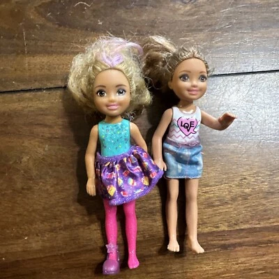 2 Chelsea Kelly Dolls Mattel  2020 2016 Long Hair Barbie - Imagem 1 de 4