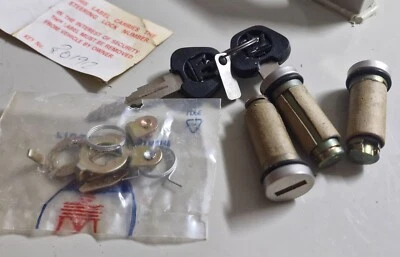 Original Maserati Biturbo ignition and doors barrels with spare keys - Bild 1 von 4