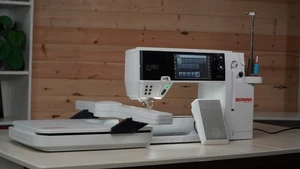 Bernina 880 Plus Sewing Machine - Picture 1 of 22