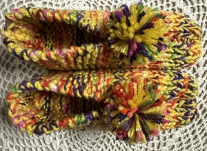 Neu ohne Etikett Amish handgestrickte Hausschuhe gelb/regenbogenfarben Wms Sm Mans X Sm 8 1/4" - Bild 1 von 4