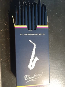 Vandoren Alto Saxophone Reeds Strength 2 Box of 10 Individually Sealed New - Picture 1 of 3