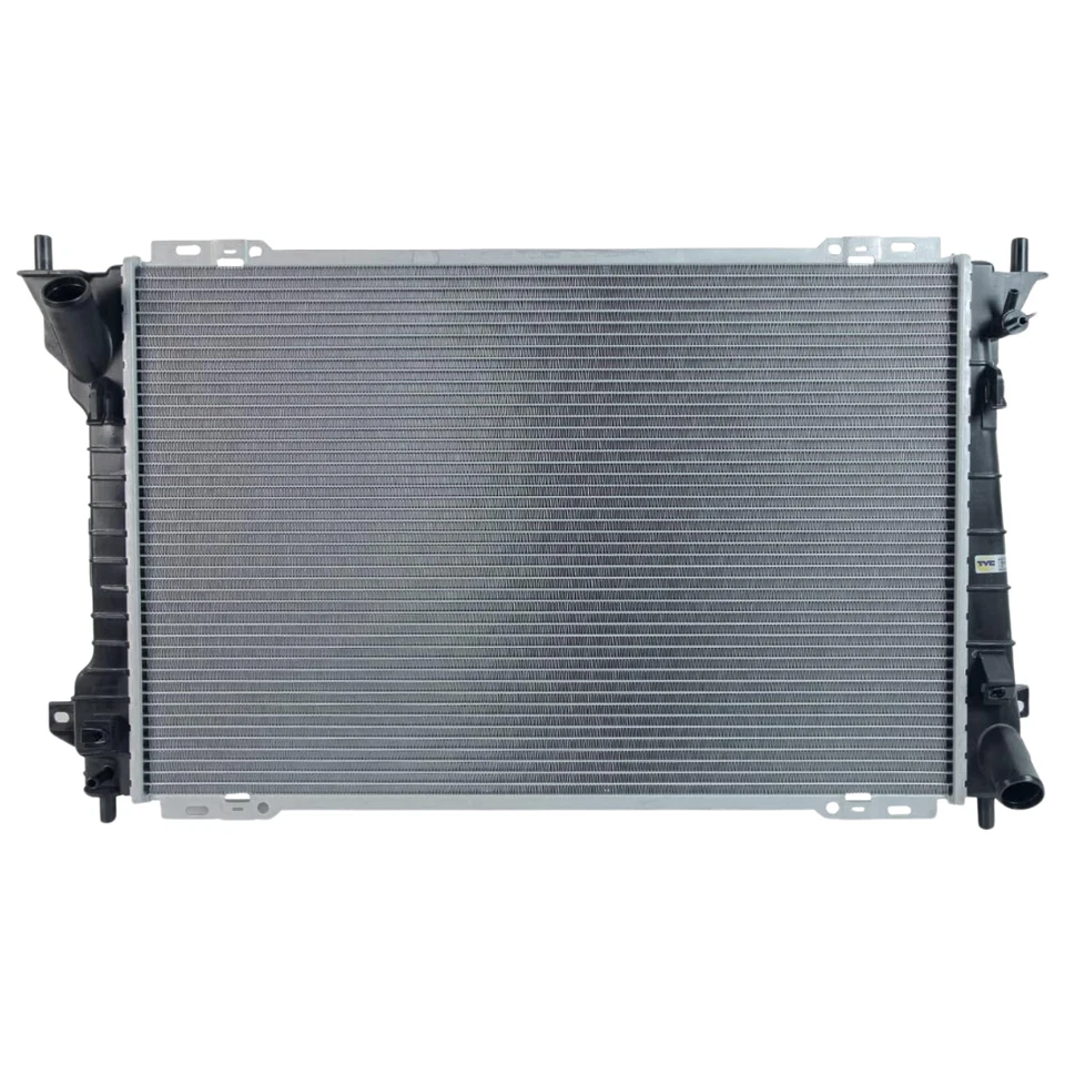 Conjunto de radiador TYC 2157 para 98-02 Crown Victoria Grand Marquis Town Car Foto 1 de 4