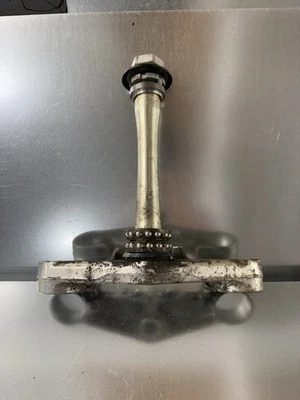 Yamaha YZF R6 2003-2004 abrazadera de árbol triple inferior bajo soporte OEM Foto 1 de 4