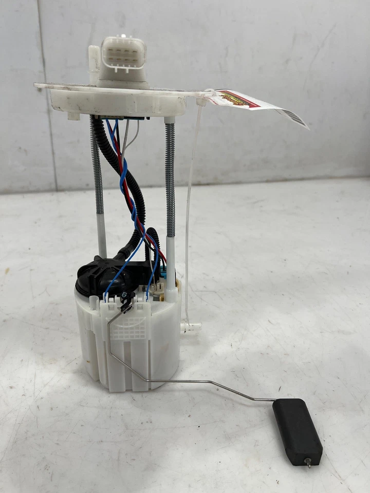 Conjunto de bomba de combustible Chevy Trailblazer AWD 21-23 OEM 42746098 Foto 1 de 4