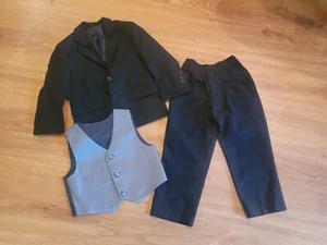 Bocaccio VERY NICE Black 3 Piece Suit Blazer Slacks Vest Boys Size 4 - Picture 1 of 4