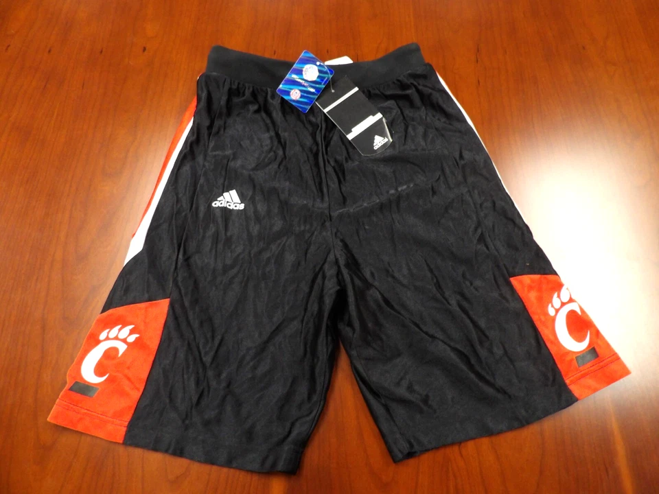 NUEVO ADIDAS NCAA CINCINNATI BEARCATS JUEGO DE BALONCESTO PANTALONES CORTOS CAMISETA TALLA JUVENIL XL Foto 1 de 4