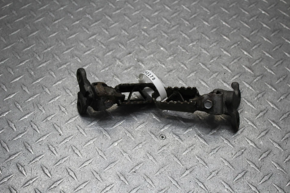 Yamaha IT400 1979 reposapiés izquierdo derecho clavijas  Foto 1 de 4