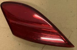 06-10 LEXUS SC430 REAR DRIVER LEFT SIDE TRUNK REFLECTOR TAIL LIGHT TAILLIGHT - Picture 1 of 3