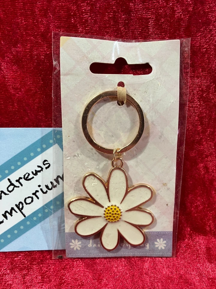 SECONDS Daisy Enamel Keyring Floral Flower Girls Ladies Fashion Accessory - Image 1 of 1