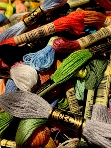 125 x DMC Skeins -Thread stranded cotton -Floss mixed colours - Cross stitch. - Picture 1 of 5