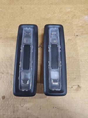 2021 - 2024 CHEVROLET SUBURBAN HEADLINER INTERIOR ROOF DOME LIGHT LAMP OEM - Image 1 of 4