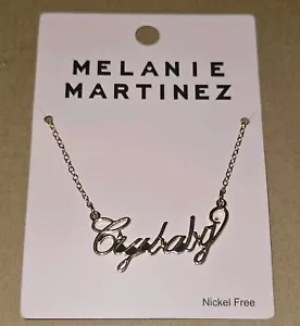 Collana Melanie Martinez Crybaby con targhetta tono oro NUOVA - Foto 1 di 2