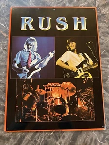 Vintage 1982 RUSH Rock Band Heavy Metal Sign Poster Geddy Lee Neil Peart Lifeson - Bild 1 von 7