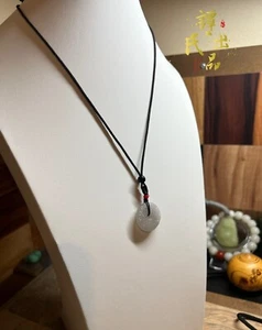 100 % hetische Jade handgeschnitzt sichere Schnalle Anhänger 22,8 × 5 mm 和田玉青海烟紫平安扣 - Bild 1 von 8