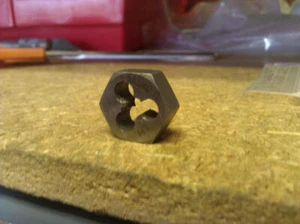 M5 X 0,80 LINKSHÄNDER CARBONSTAHL SECHSECKIGE MATRIZE - Bild 1 von 1