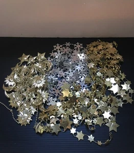 7 Stück Silber und Gold glänzende kleine Stern Mond Schneeflocke Pailletten - Bild 1 von 5