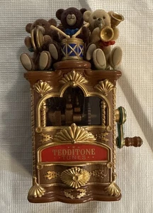 Vintage 06 Teddybär Band TeddiTone Melodien Punze Bewegung Licht & Musik Ornament VIDEO - Bild 1 von 4