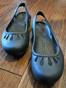 Crocs schwarze Kadee flache Damen-Ballerinas 9 Fersenriemen ausgeschnittene Sandalen - Bild 1 von 8