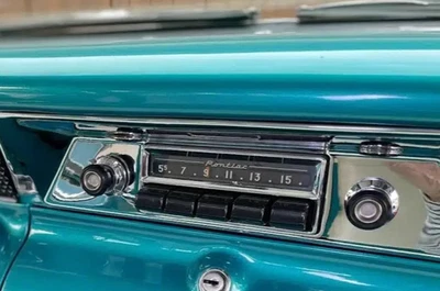 1955 1956 PONTIAC RADIO  --BLACK KNOB SET-- /DELCO 50S GM 55 56 1956 - Image 1 of 4