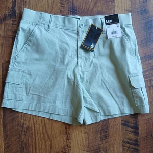Lee Womens Soft Sage Mid Rise Cargo 5" Stretch Shorts Size 10M NWT   - Picture 1 of 5
