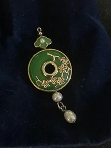 vintage Chinese green jade round pendant - Picture 1 of 2